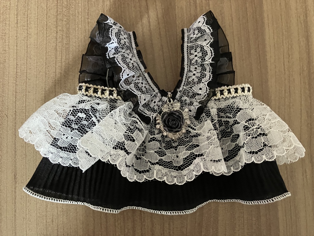 ローズブローチと ダブルレースの モノクロドレス ブランシェ&ノワール