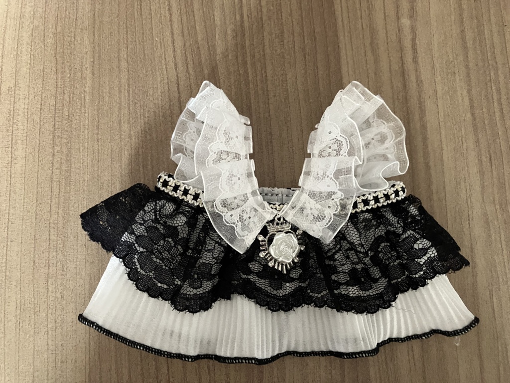 ローズブローチと ダブルレースの モノクロドレス ブランシェ&ノワール