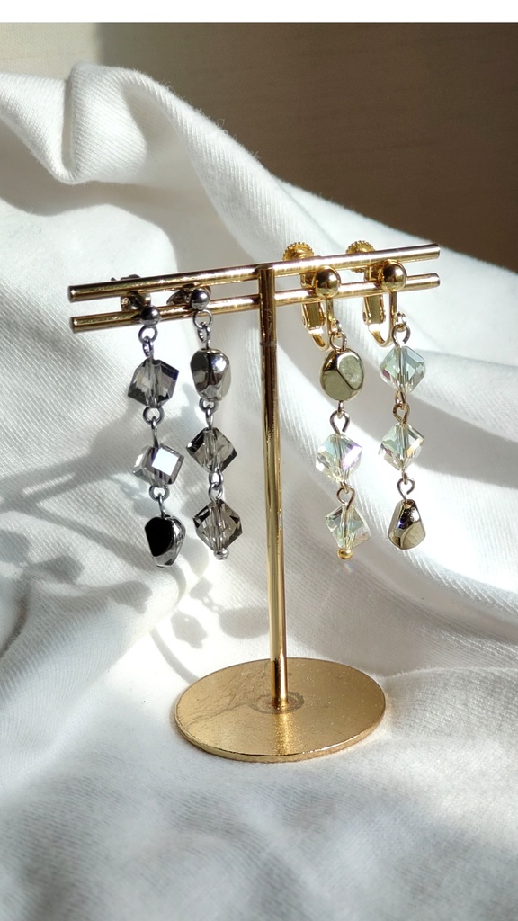 やさしくゆれる輝きの耳飾り