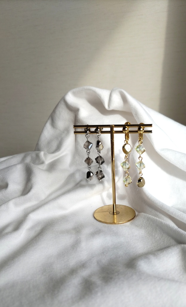 やさしくゆれる輝きの耳飾り