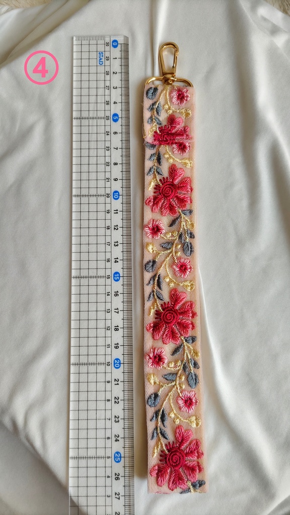 インド刺繍リボンのゆるっと長めのストラップ
