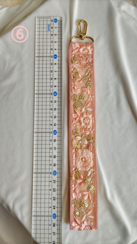 インド刺繍リボンのゆるっと長めのストラップ