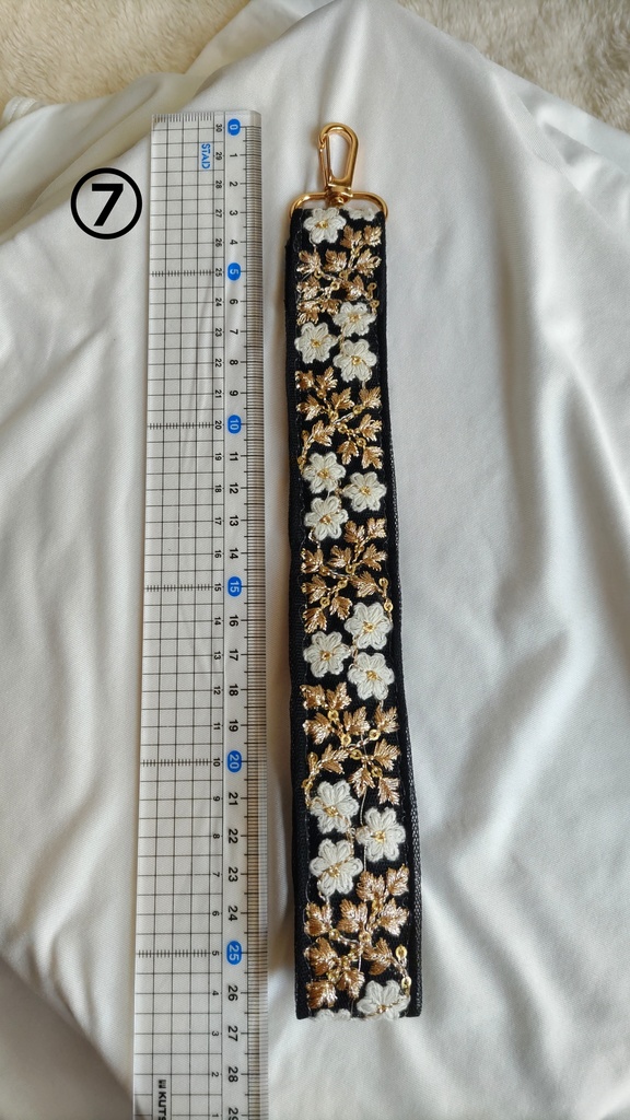 インド刺繍リボンのゆるっと長めのストラップ