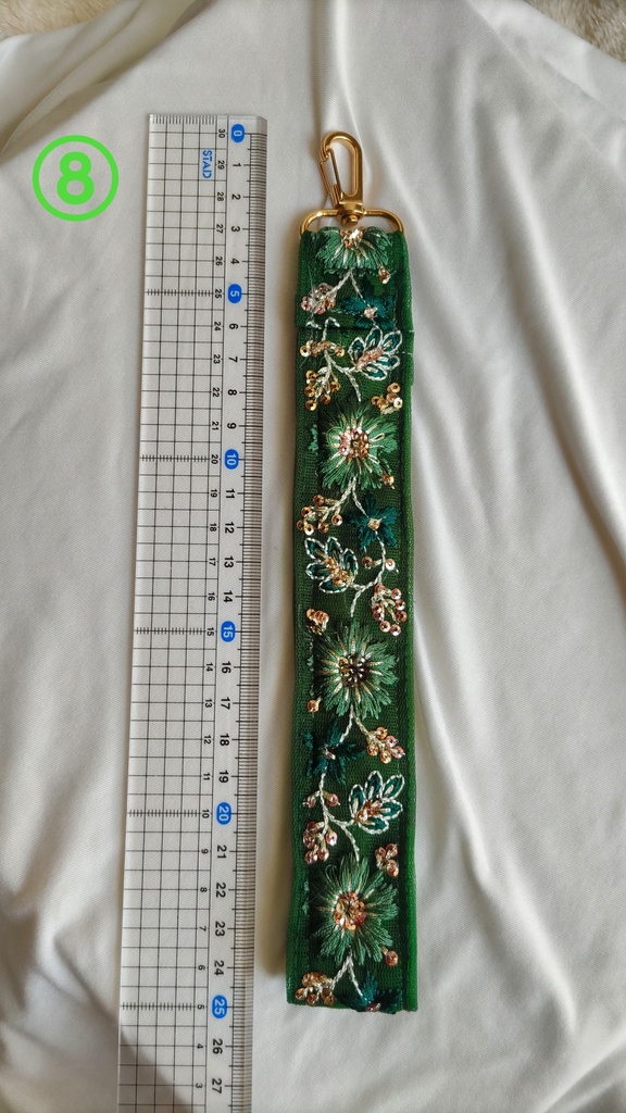 インド刺繍リボンのゆるっと長めのストラップ