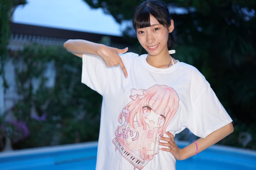 真白しおりTシャツ