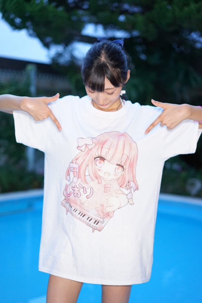 真白しおりTシャツ