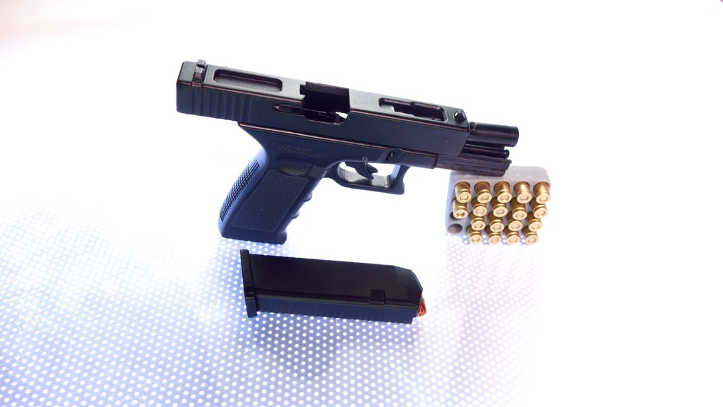 1/3スケール G18C