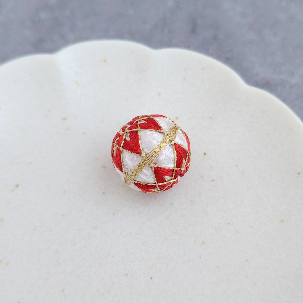 【パーツ(金具)が選べる】一粒手まり - 白 × 真朱 -