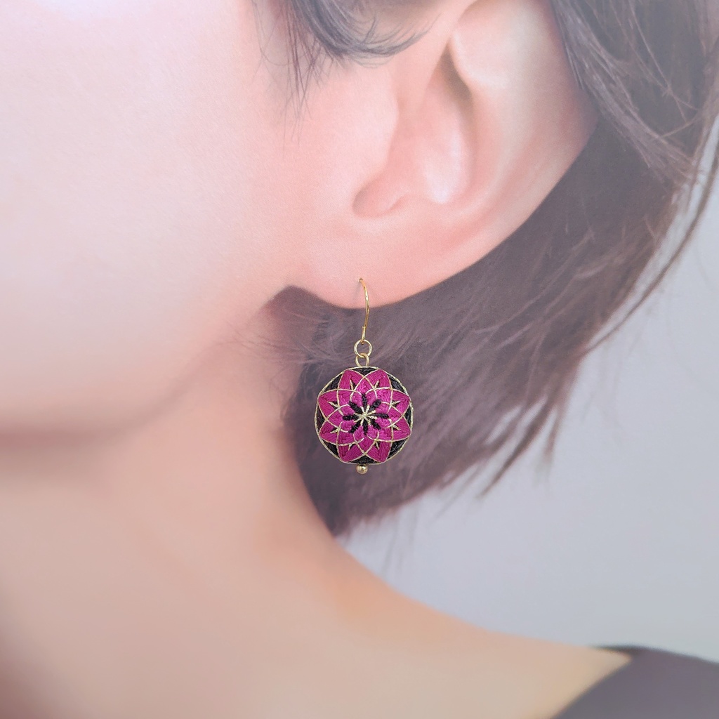 【パーツ(金具)が選べる】一粒手まり - 黒 × 帝王紫 -