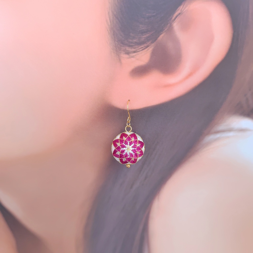 【パーツ(金具)が選べる】一粒手まり - 白 × 帝王紫 -