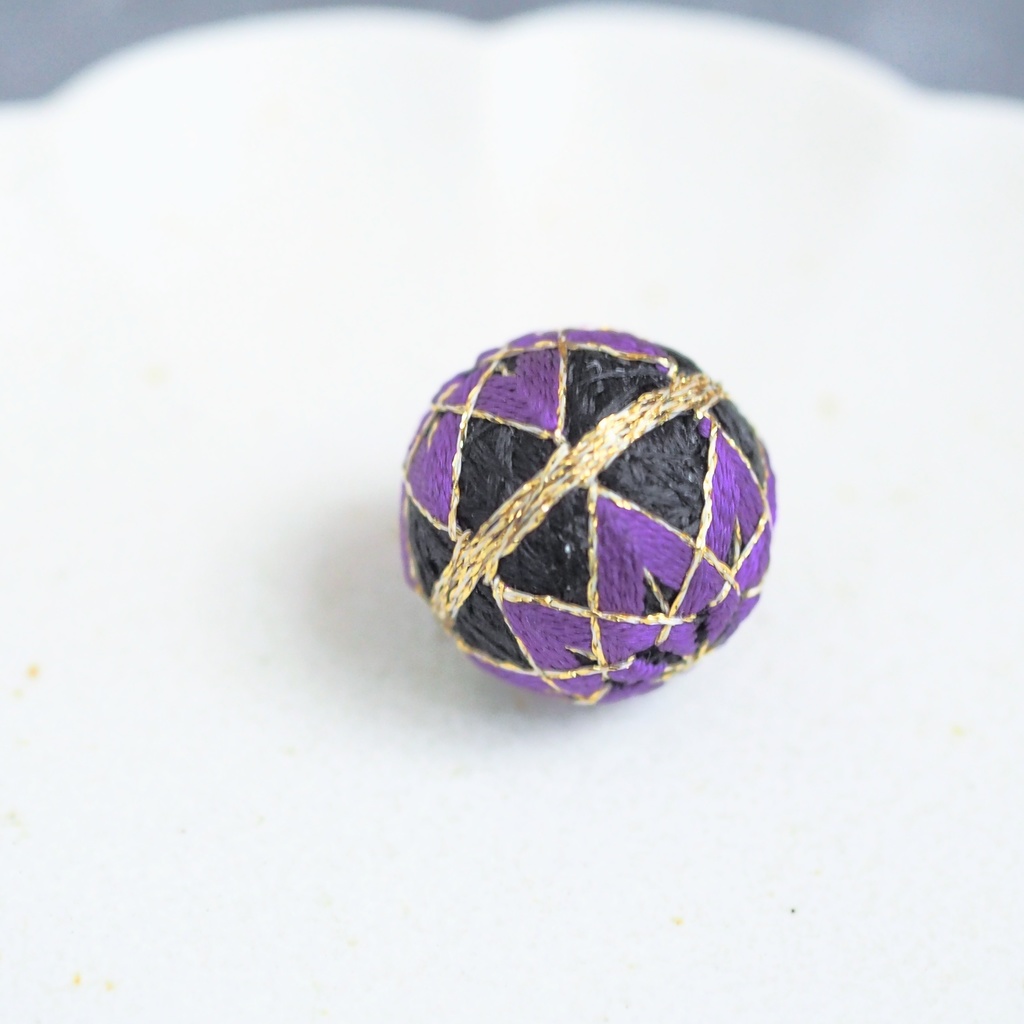 【パーツ(金具)が選べる】一粒手まり - 黒 × 江戸紫 -