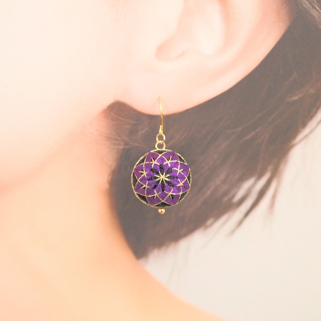 【パーツ(金具)が選べる】一粒手まり - 黒 × 江戸紫 -