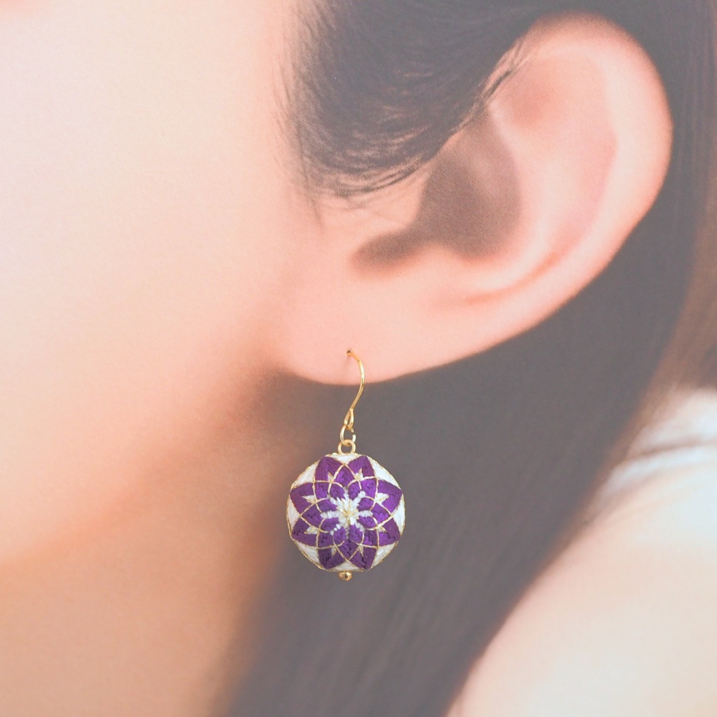 【パーツ(金具)が選べる】一粒手まり - 白 × 江戸紫 -