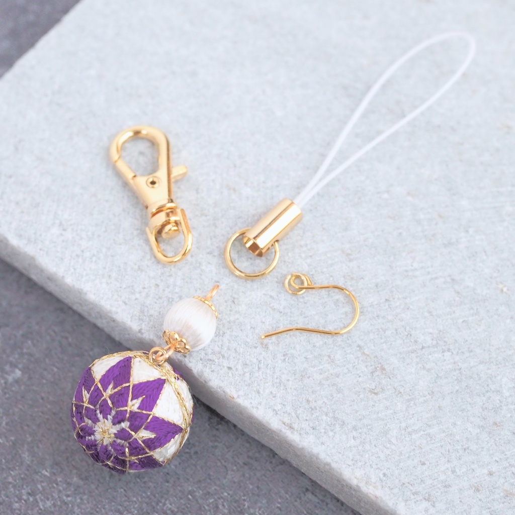 【パーツ(金具)が選べる】一粒手まり - 白 × 江戸紫 -