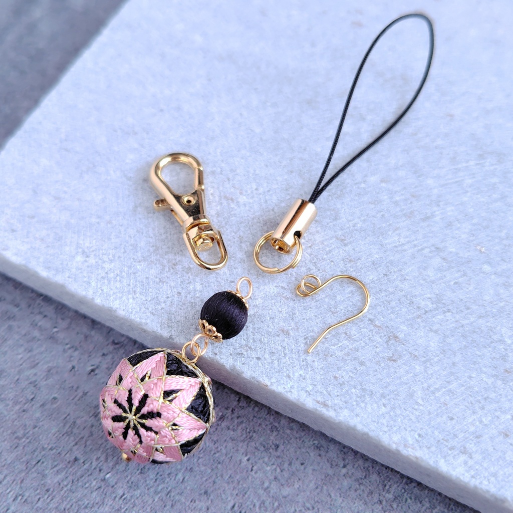 【パーツ(金具)が選べる】一粒手まり - 黒 × 長春色 -