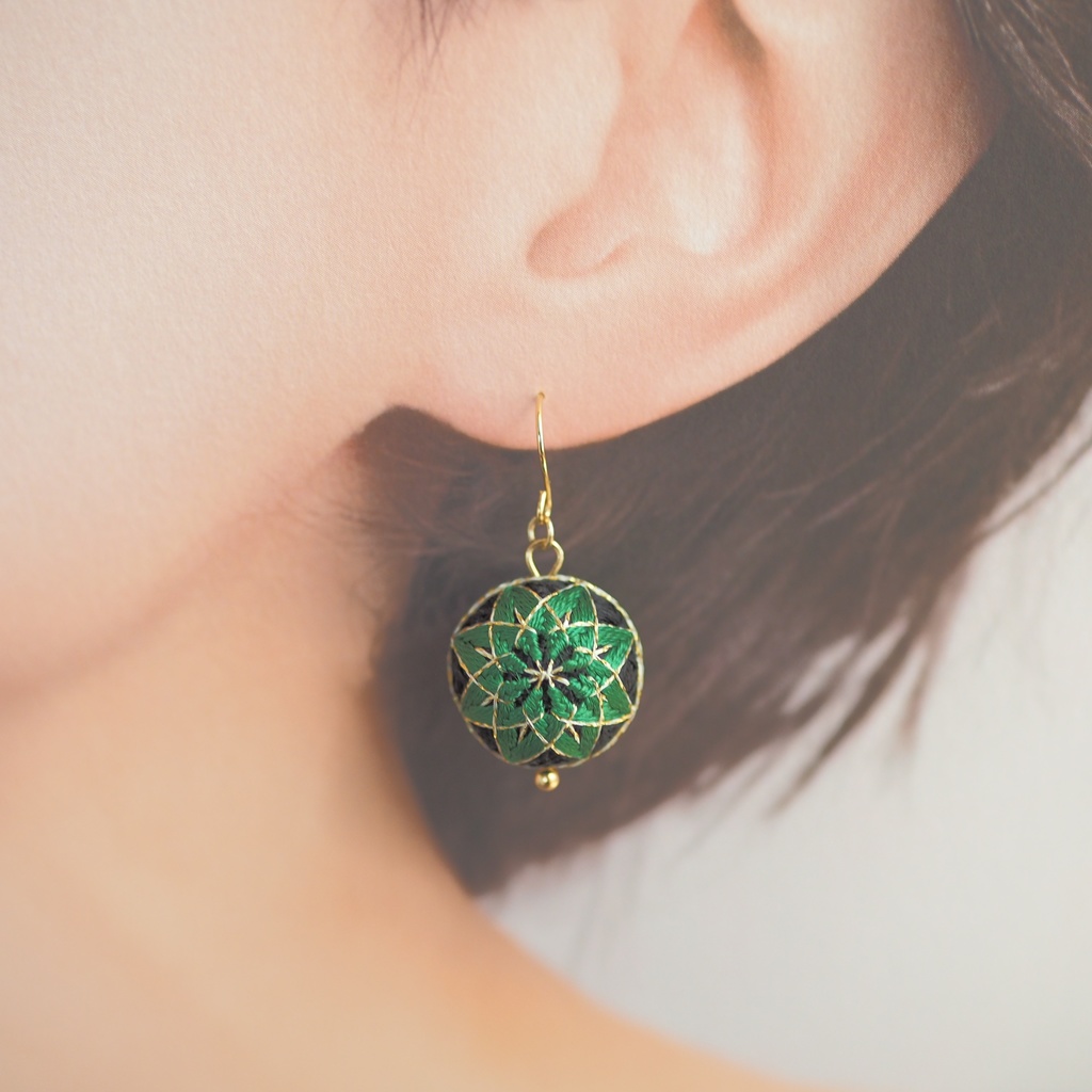 【パーツ(金具)が選べる】一粒手まり - 黒 × 柚葉色 -