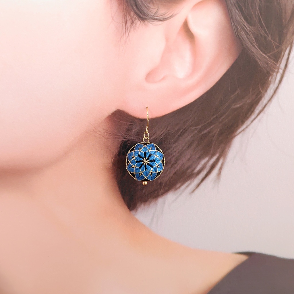 【パーツ(金具)が選べる】一粒手まり - 黒 × 呉須色 -