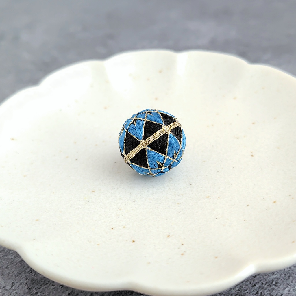 【パーツ(金具)が選べる】一粒手まり - 黒 × 呉須色 -