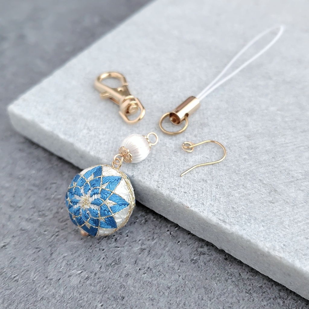 【パーツ(金具)が選べる】一粒手まり - 白 × 呉須色 -