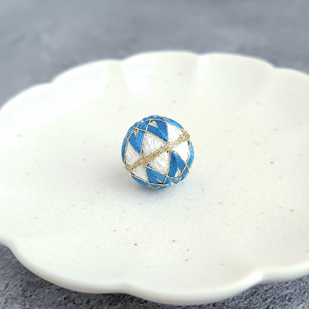 【パーツ(金具)が選べる】一粒手まり - 白 × 呉須色 -