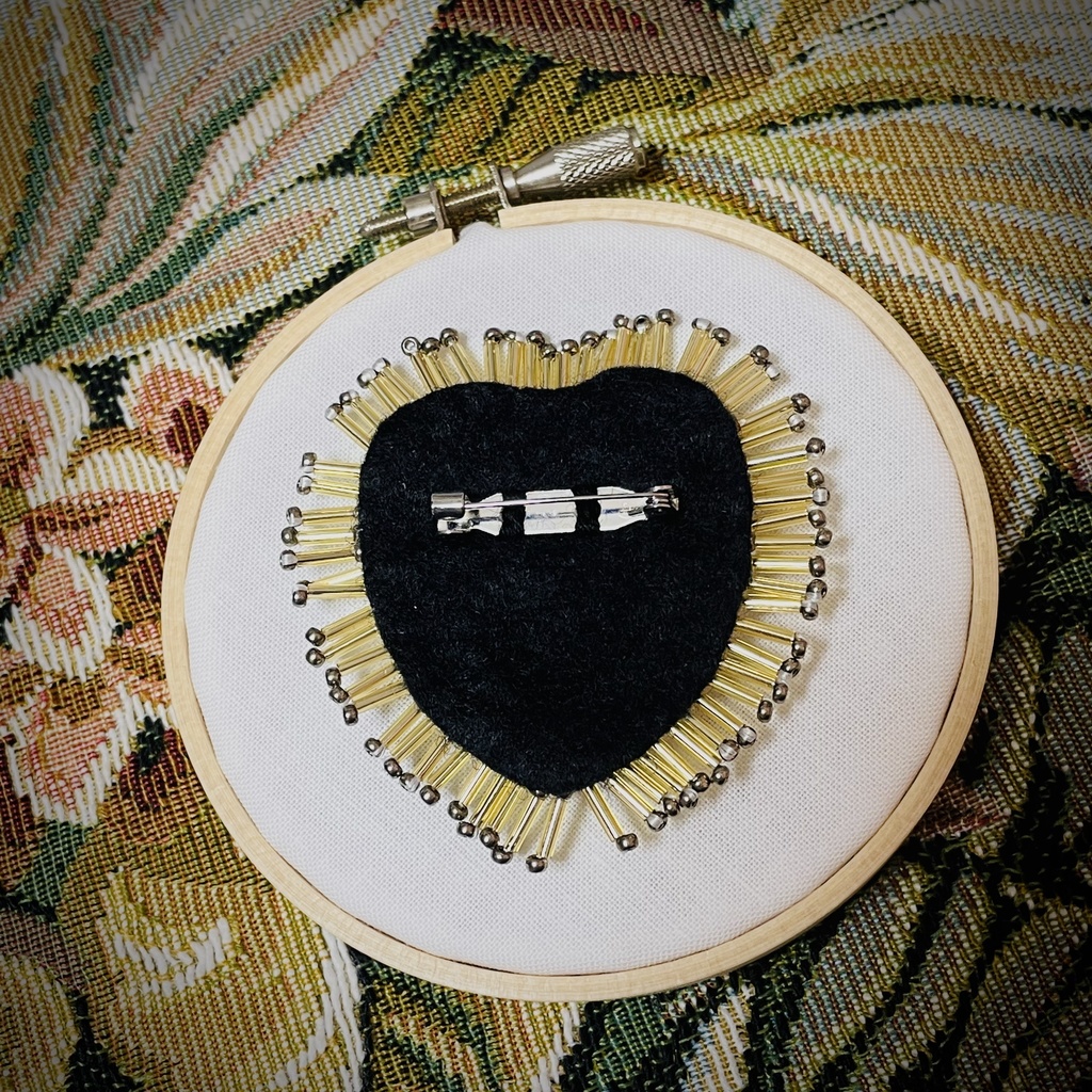 心臓標本のブローチ