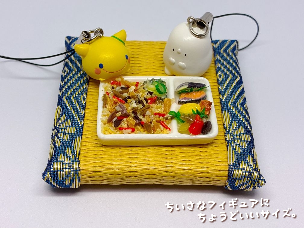 ミニチュアフード　キノコのおこわ弁当