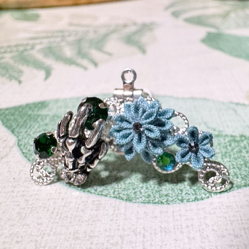 つまみ細工のイヤーカフ【片耳用】