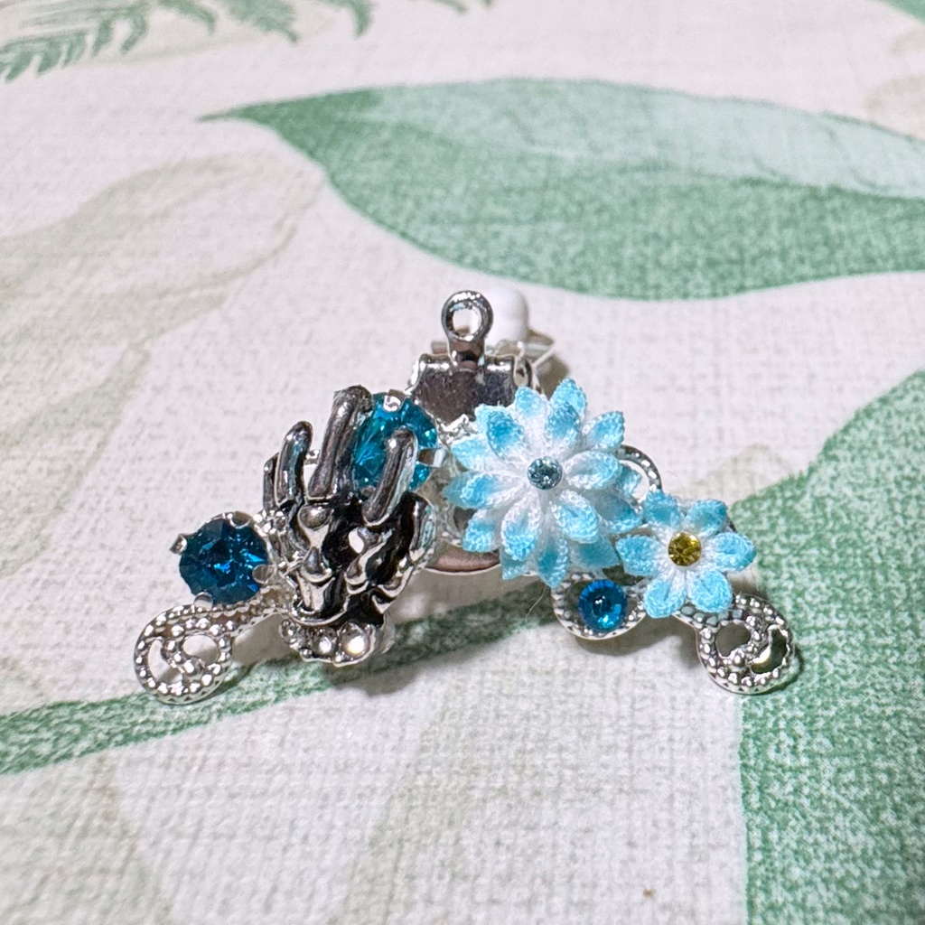 つまみ細工のイヤーカフ【片耳用】