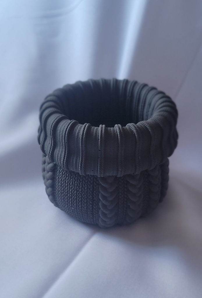 〖ジェスモナイト〗セーター柄小物入れ※試作品