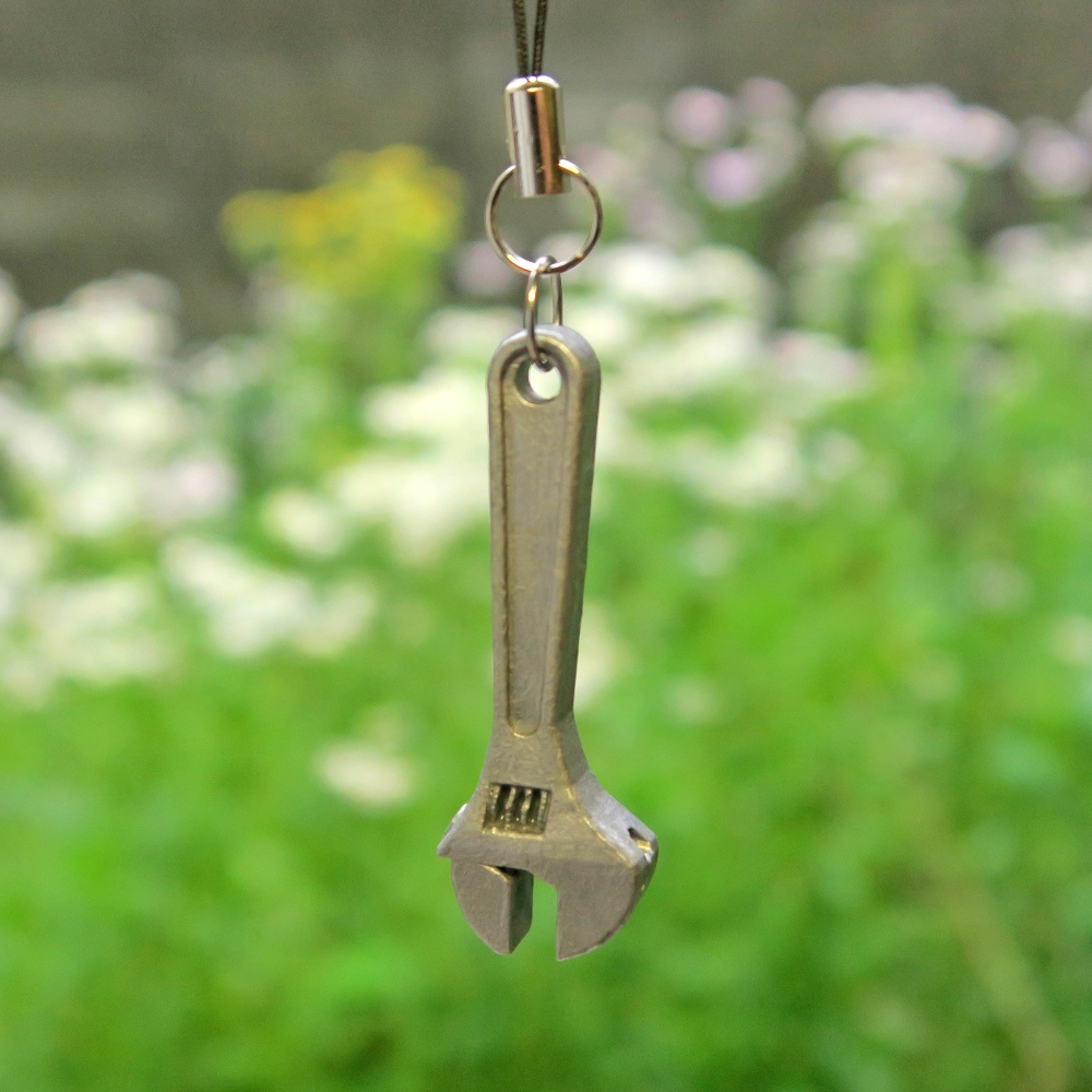 モンキーレンチのストラップ