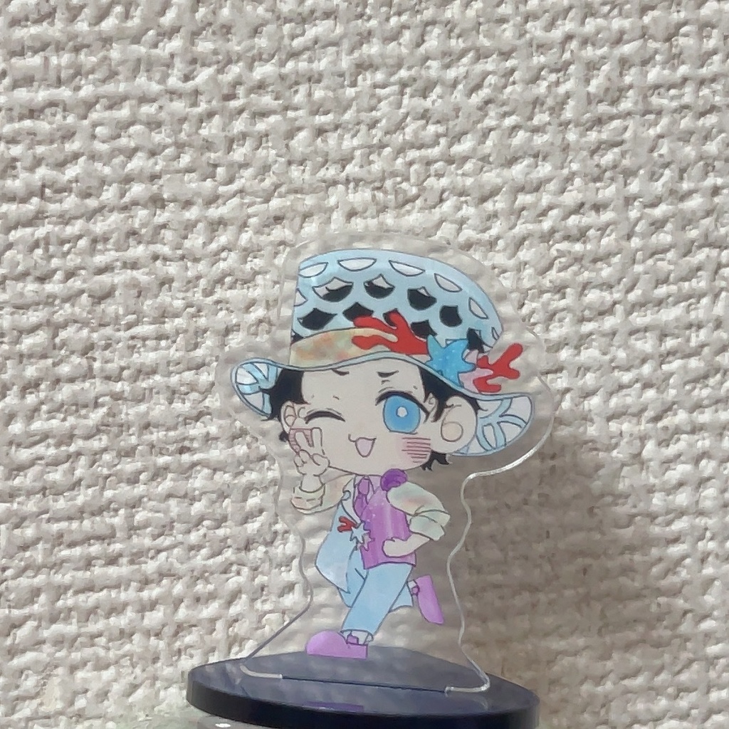 もちもちとしたファッショナブルなアクスタ