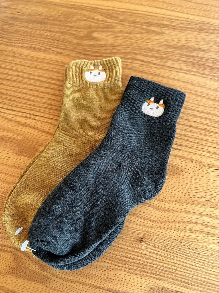 ［非公式］ぺこちゃんの野うさぎ刺繍ソックス／カラシ色