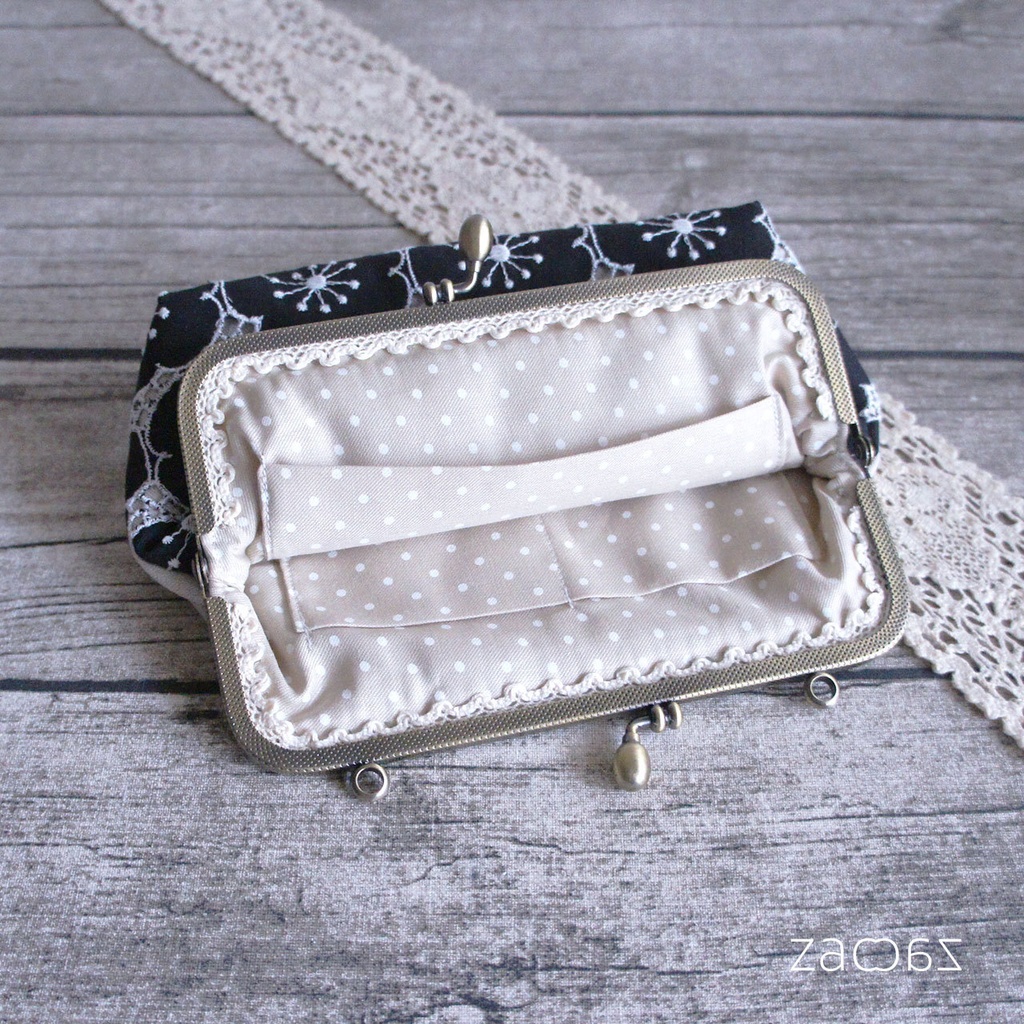 《送料無料》がま口マルチポーチ*梅レース