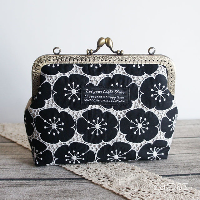 《送料無料》がま口マルチポーチ*梅レース