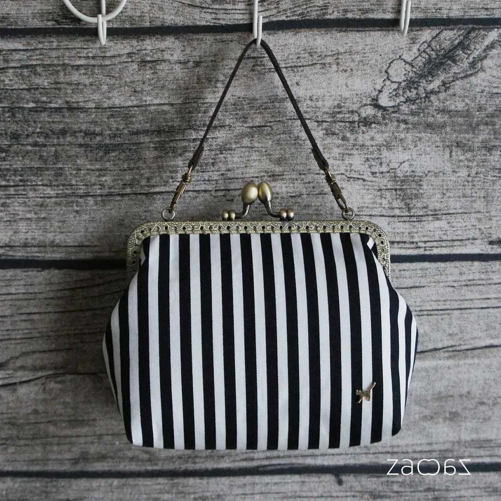 《送料無料》手提げがま口ポーチ*きまぐれな黒猫