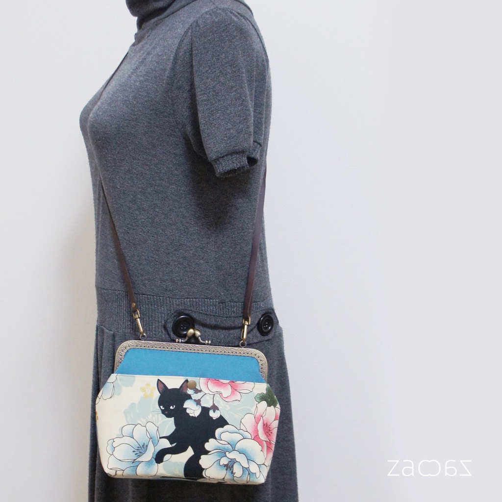 《送料無料》がま口ショルダーバッグ*黒猫と牡丹