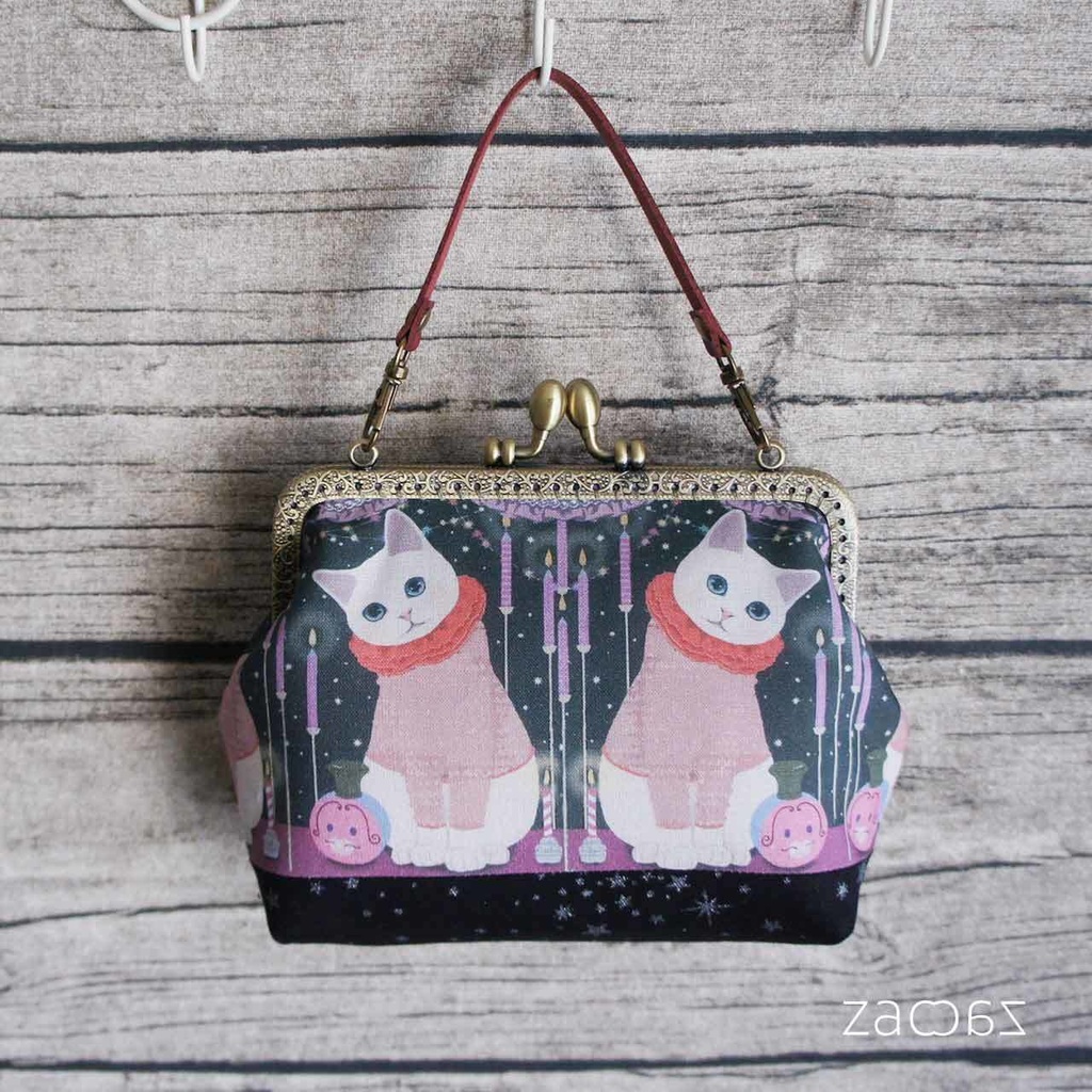 《送料無料》手提げがま口ポーチ*白猫ちゃん