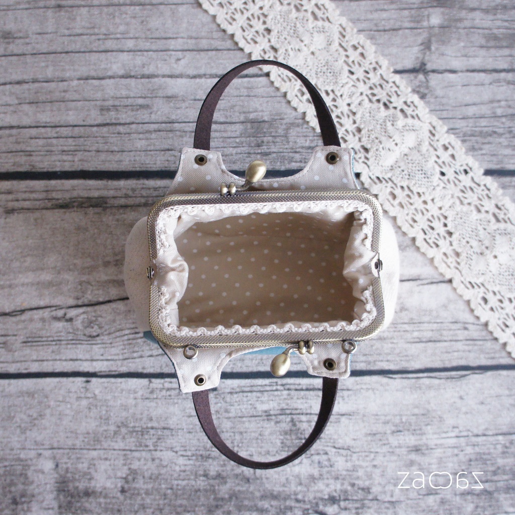 《送料無料》あおりがま口ポーチ*気まぐれな黒猫