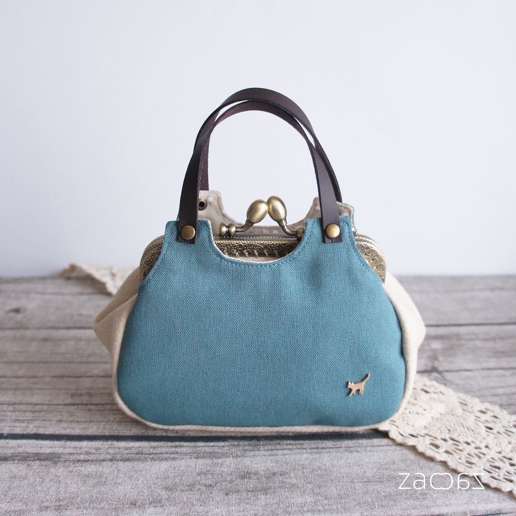 《送料無料》あおりがま口ポーチ*気まぐれな黒猫