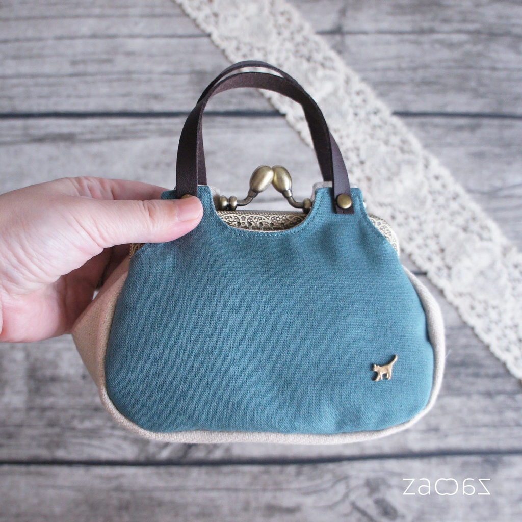 《送料無料》あおりがま口ポーチ*気まぐれな黒猫