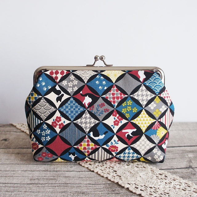 《送料無料》通帳がま口ポーチ*ハチワレと七宝文様