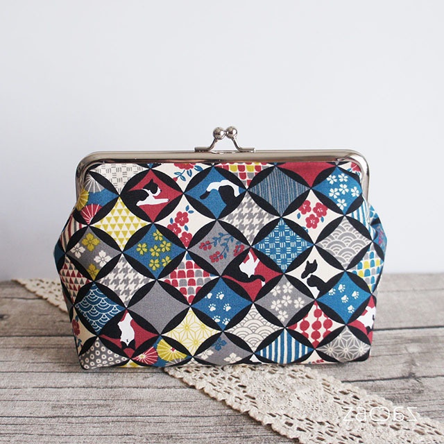 《送料無料》通帳がま口ポーチ*ハチワレと七宝文様