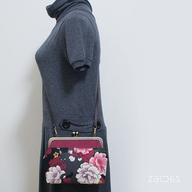 《送料無料》がま口ショルダーバッグ*黒猫と牡丹*ブラック