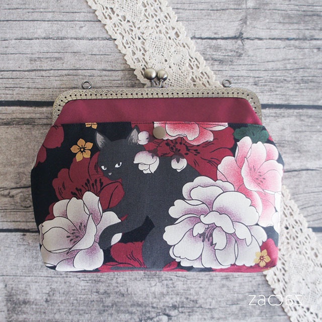 《送料無料》がま口ショルダーバッグ*黒猫と牡丹*ブラック