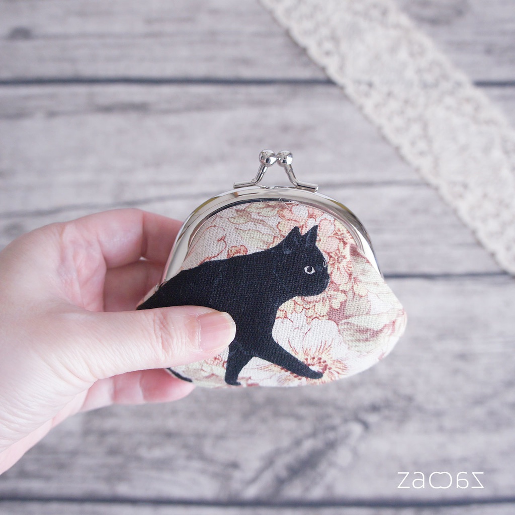 《送料無料》お得ながま口2個セット*黒猫と花畑ポーチ