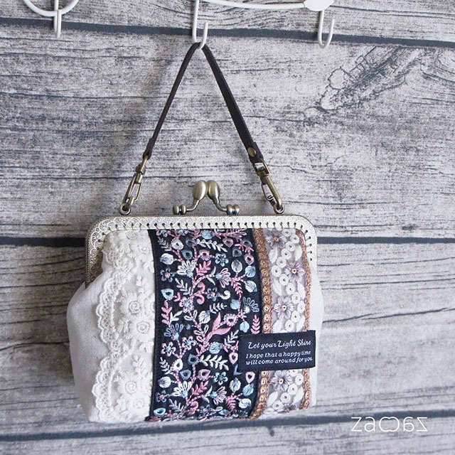 《送料無料》手提げがま口ポーチ*インド刺繍リボン*ブラック