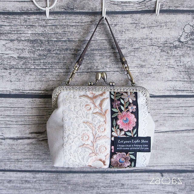 《送料無料》手提げがま口ポーチ*インド刺繍リボン*ホワイト