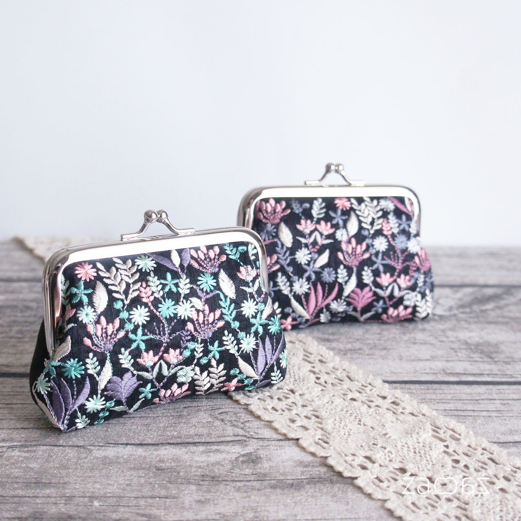 《送料無料》ミニがま口ポーチ*インド刺繡リボン