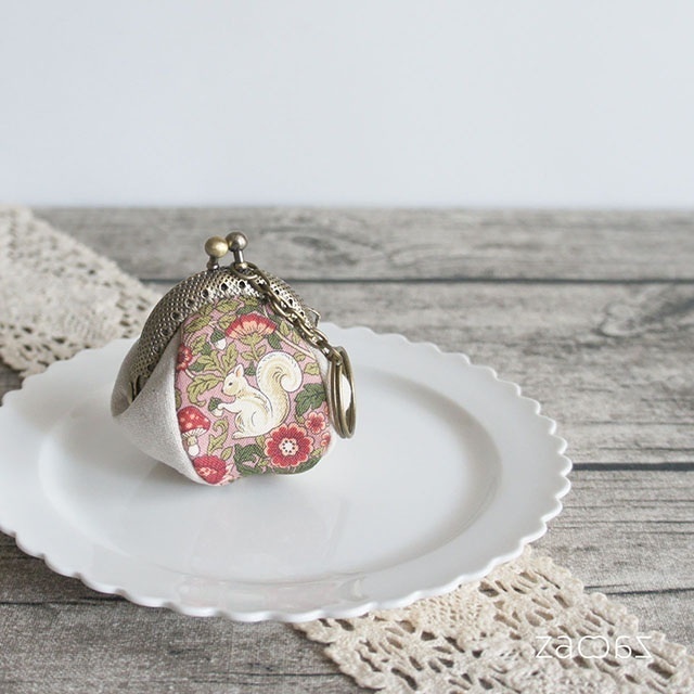 《送料無料》がま口キーホルダー*兎とリス