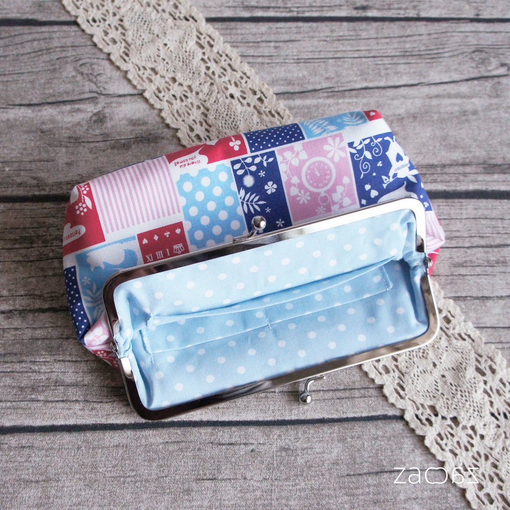 《送料無料》通帳がま口ポーチ*不思議の国のアリス